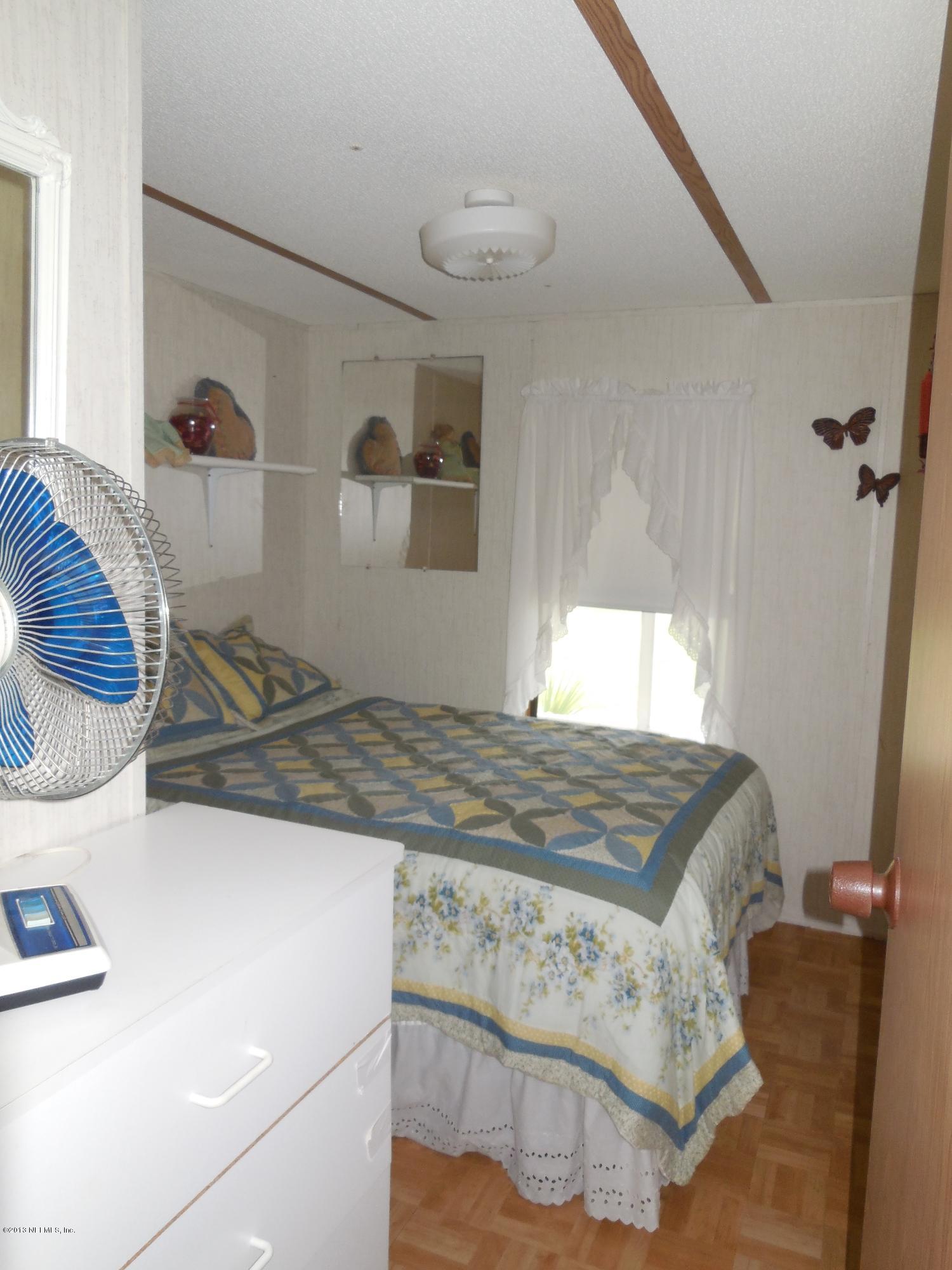 105 Ketner Road Welaka, FL 32112 - Photo 22 of 34 a bedroom with a bed and a dresser