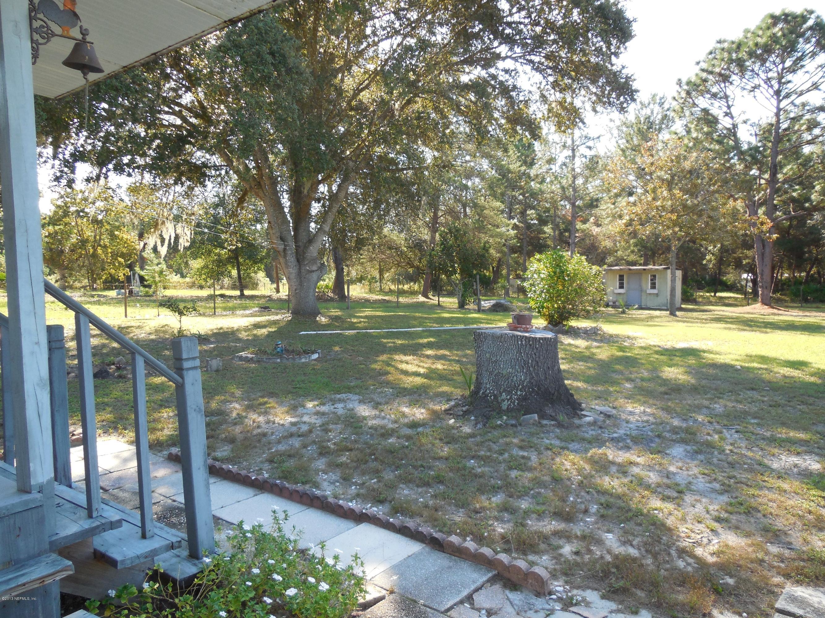 105 Ketner Road Welaka, FL 32112 - Photo 30 of 34 a view of a park with large trees