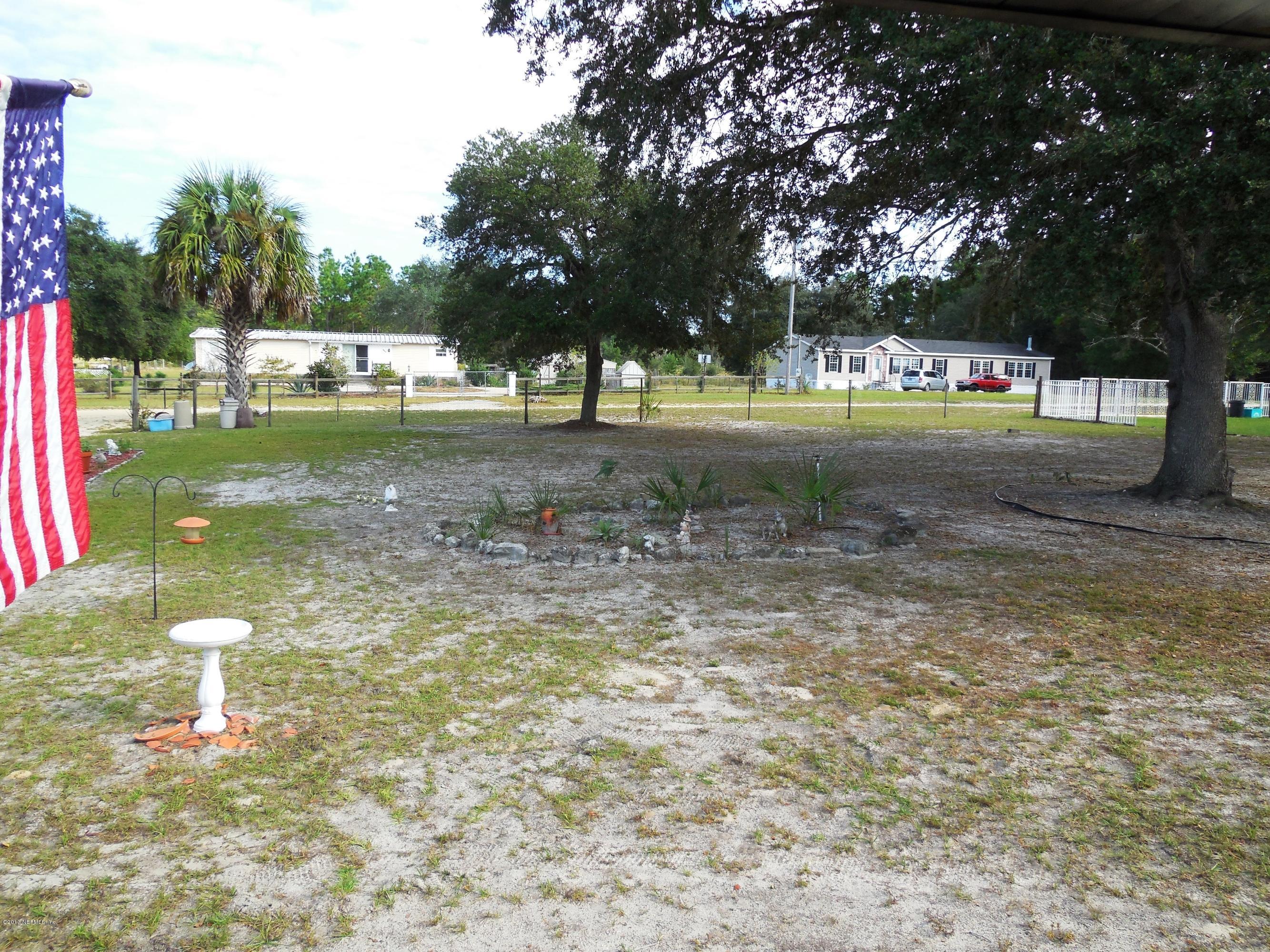 105 Ketner Road Welaka, FL 32112 - Photo 3 of 34 a view of a park that has large trees