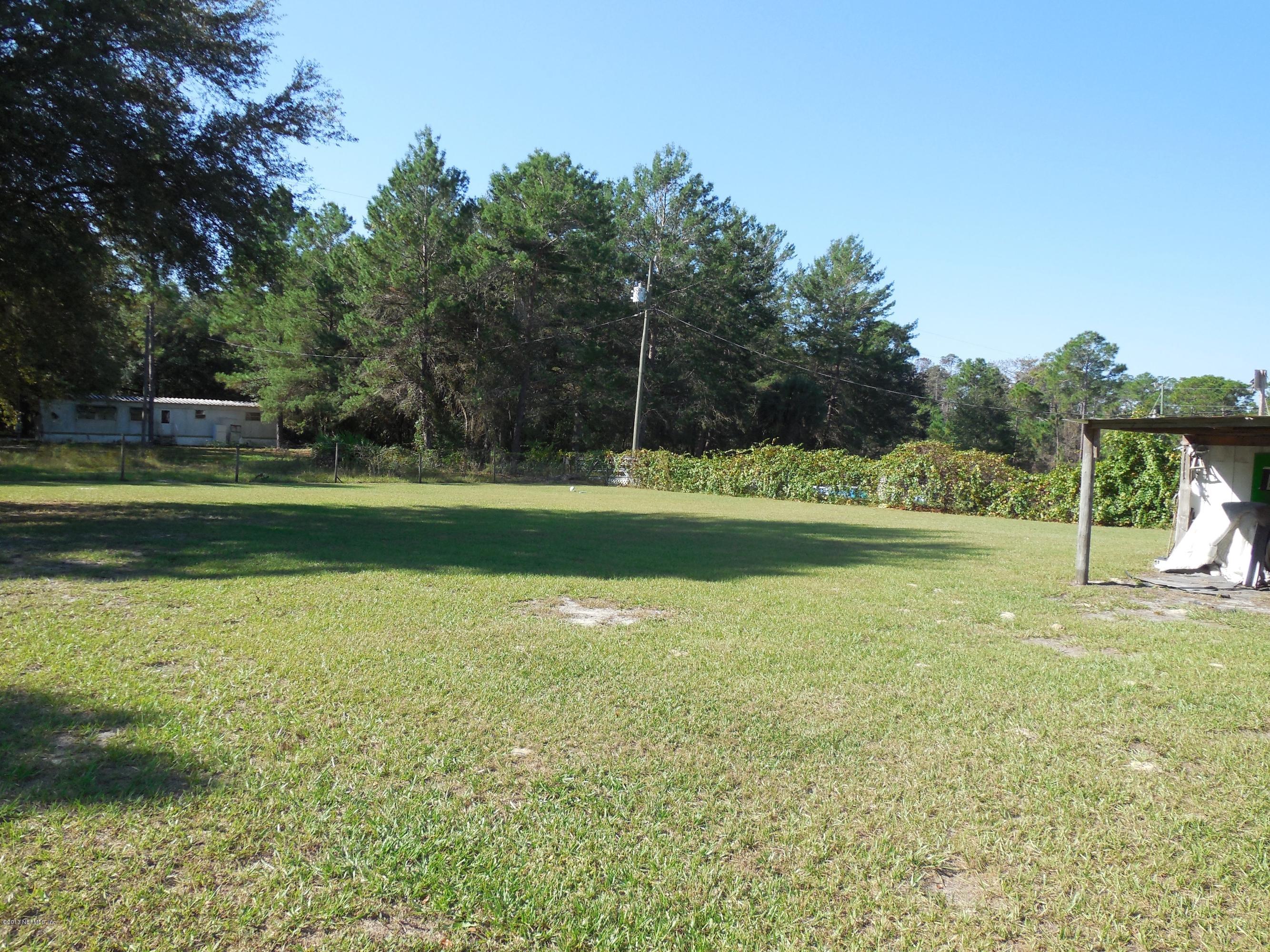 105 Ketner Road Welaka, FL 32112 - Photo 31 of 34 a view of a golf course with a lake