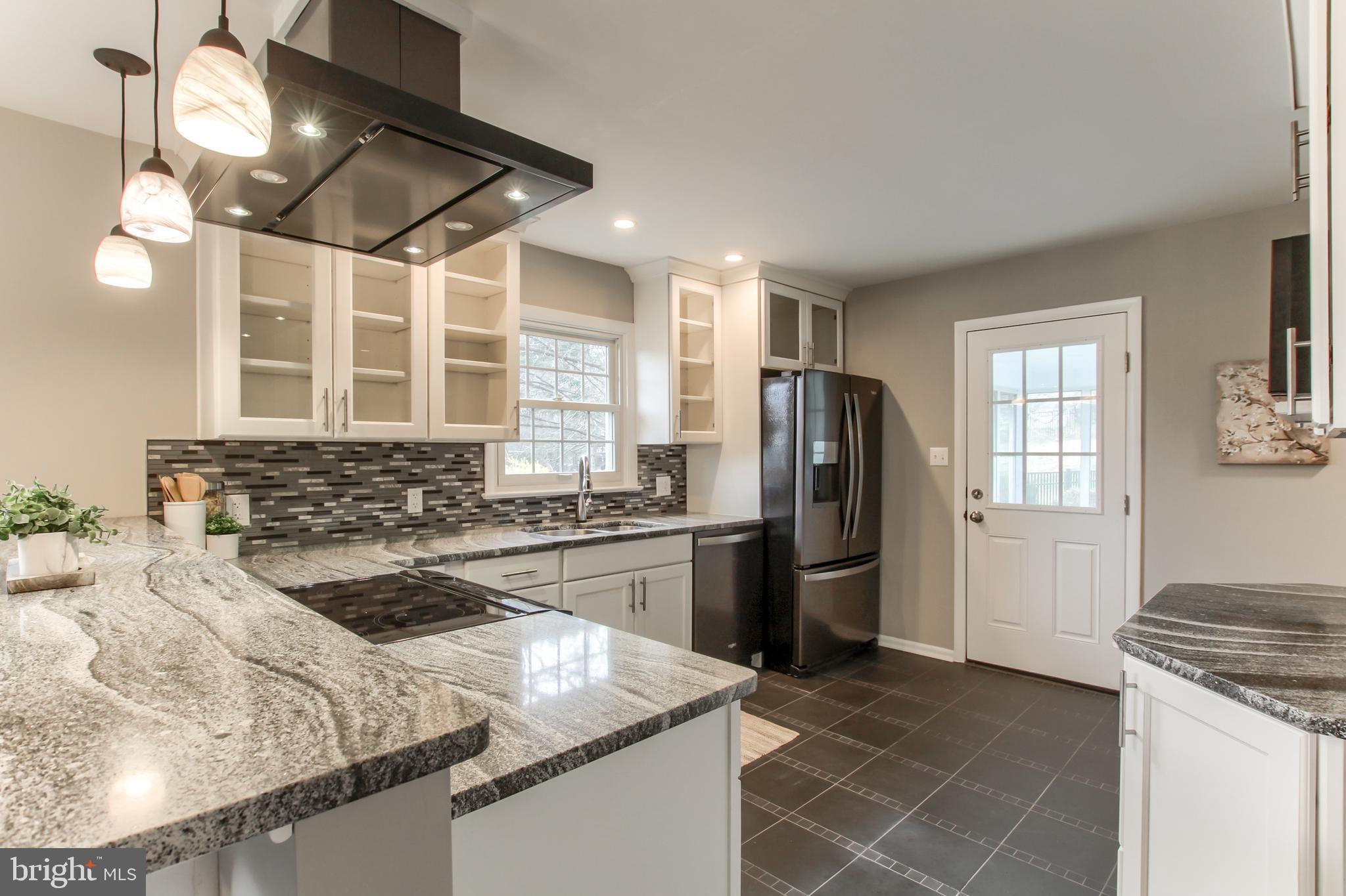 4858 Hawthorn Road Harrisburg, PA 17111 - Photo 10 of 61 Gallery Image 10