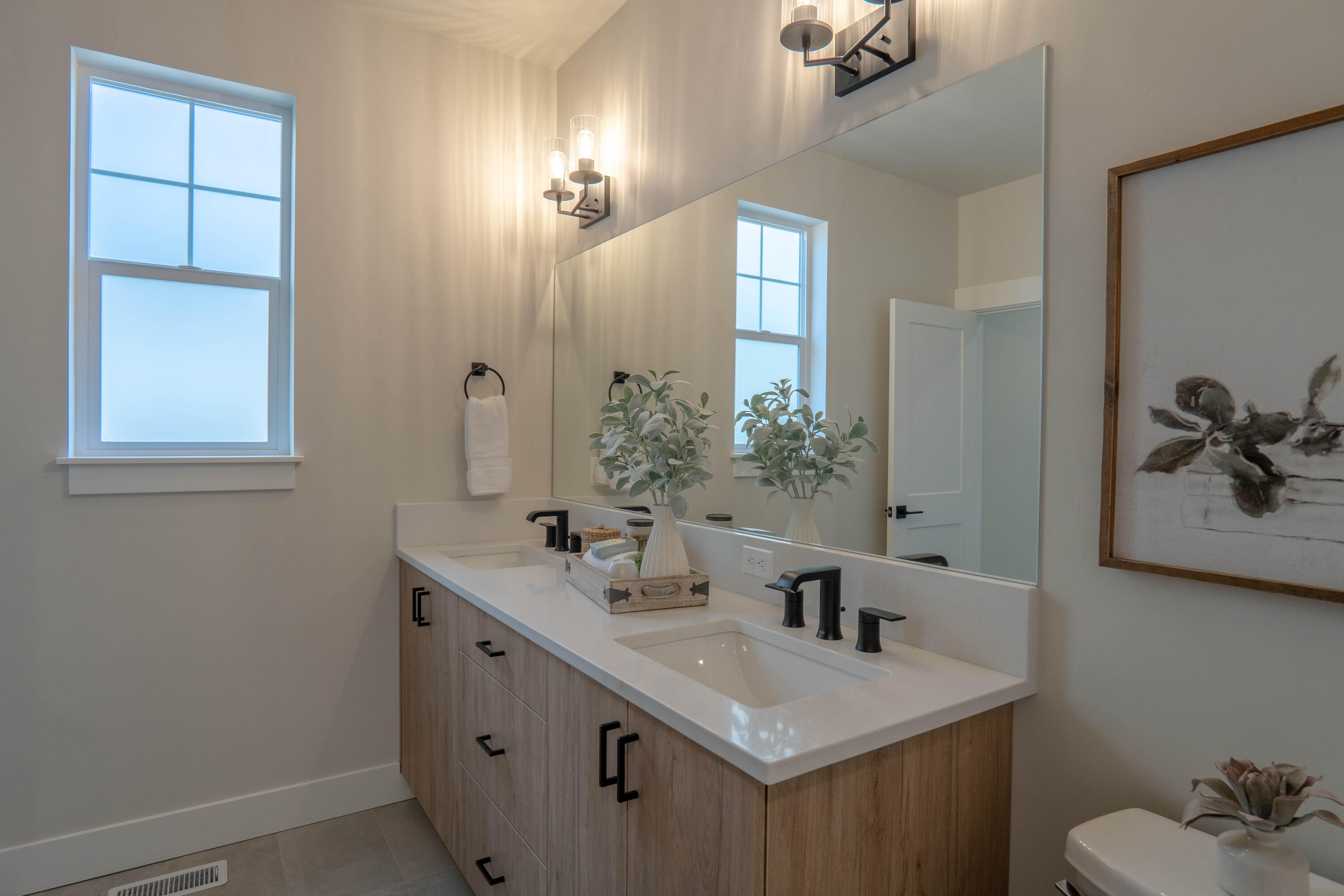 20497 Aberdeen Drive Bend, OR 97702 - Photo 9 of 18 Primary Bath