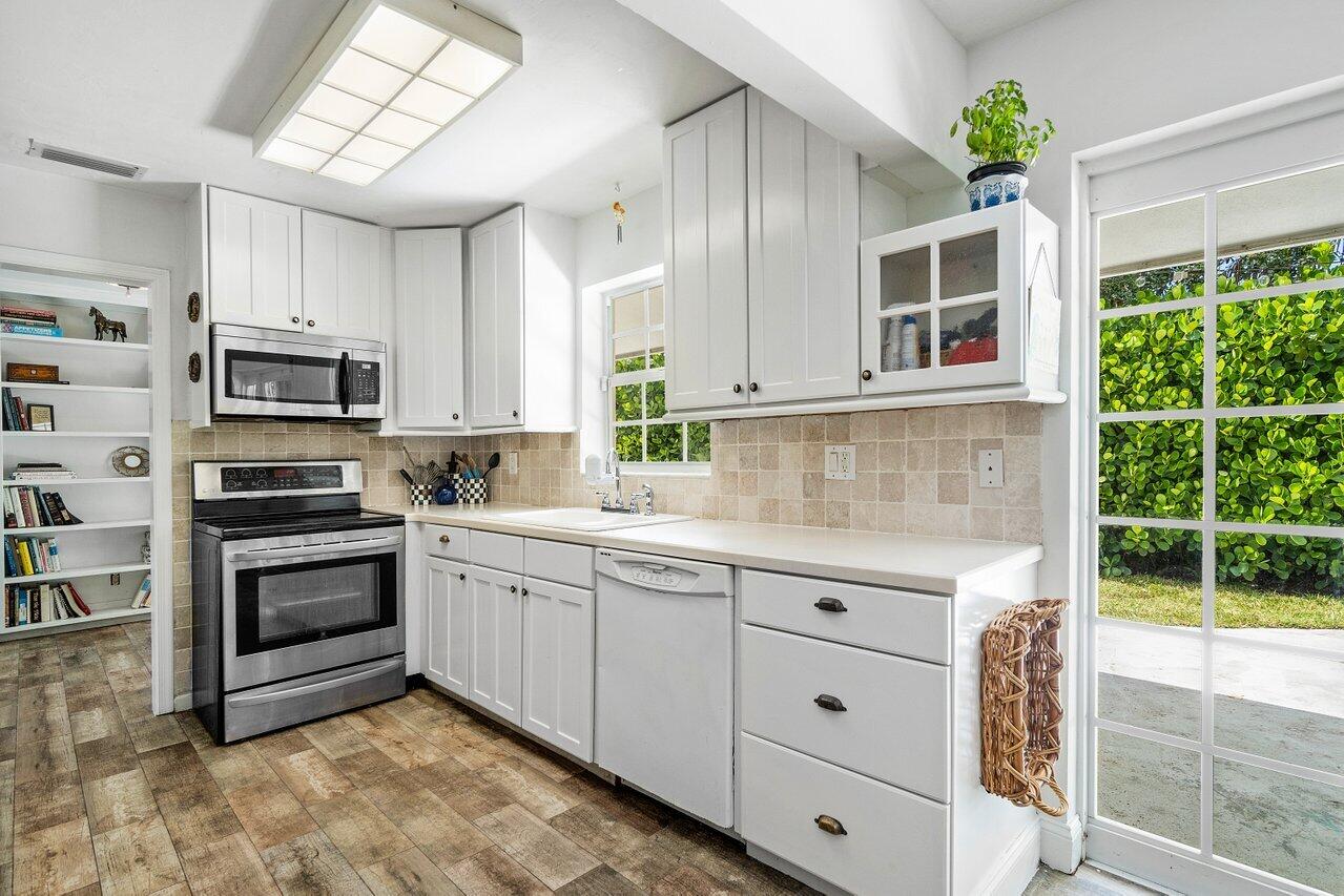 485 Dover Road Tequesta, FL 33469 - Photo 9 of 24 014-485DoverRoad-Tequesta-FL-33469-SMALL