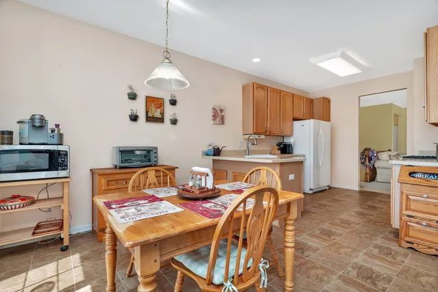 $384,500 | 21201 Lily Lake Lane, Crest Hill, IL 60403