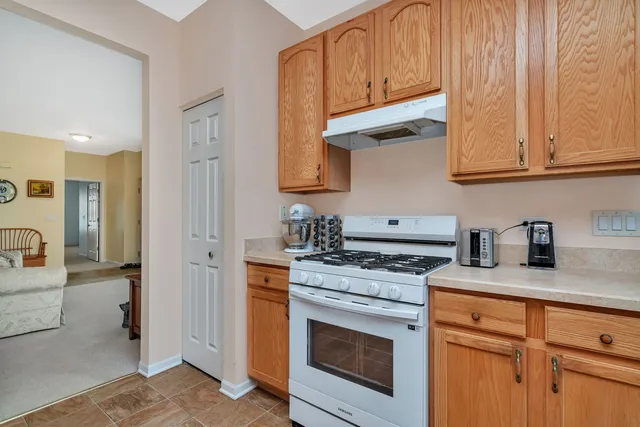 $384,500 | 21201 Lily Lake Lane, Crest Hill, IL 60403