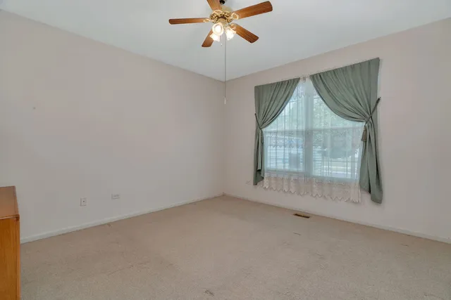 $384,500 | 21201 Lily Lake Lane, Crest Hill, IL 60403