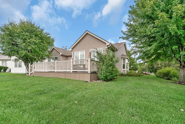 $384,500 | 21201 Lily Lake Lane, Crest Hill, IL 60403