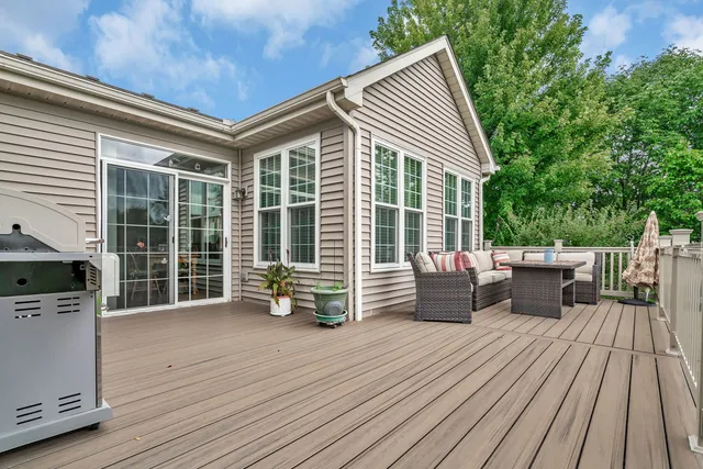 $384,500 | 21201 Lily Lake Lane, Crest Hill, IL 60403