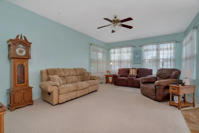 $384,500 | 21201 Lily Lake Lane, Crest Hill, IL 60403