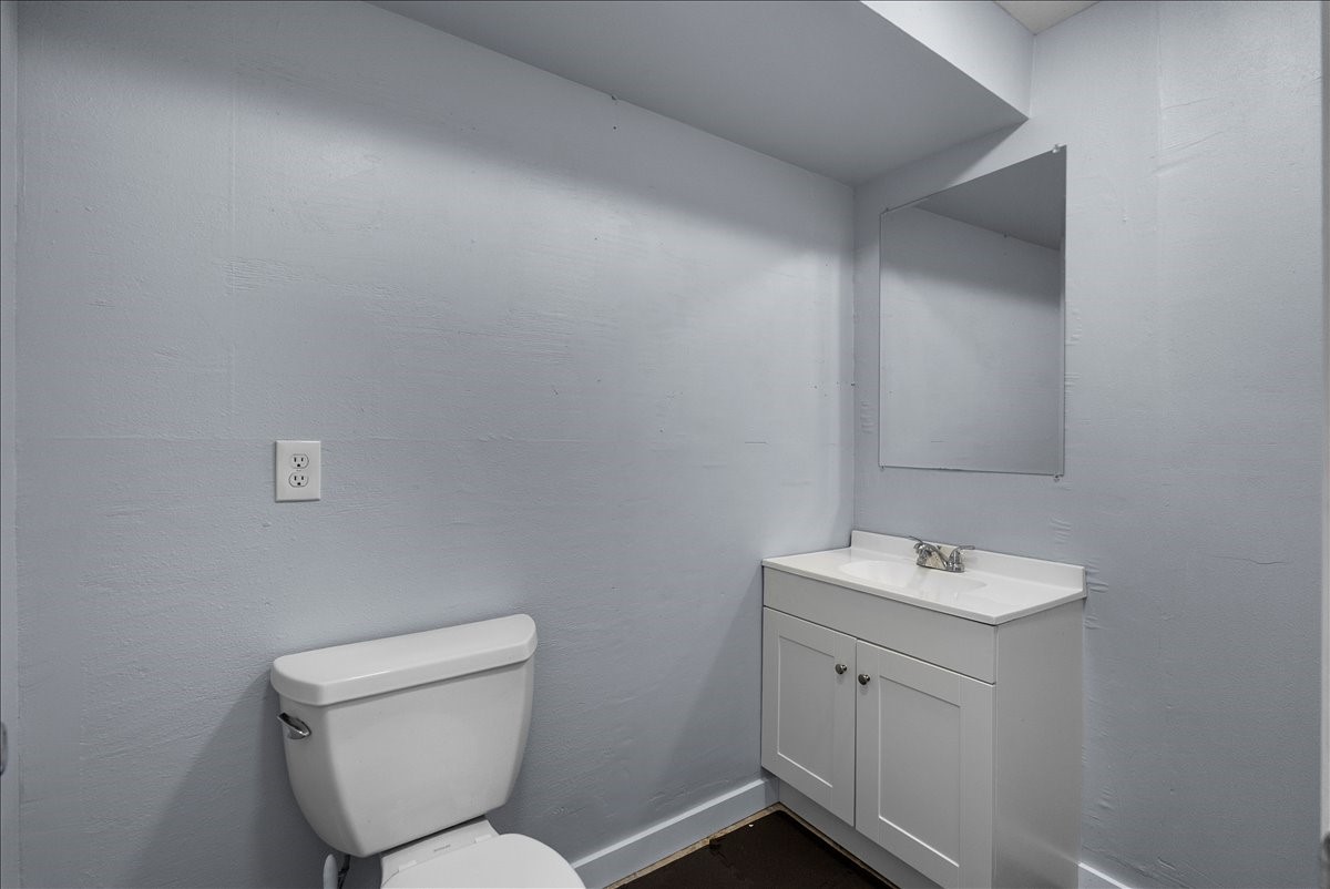 3721 Rush Road Santa Fe, TX 77510 - Photo 34 of 50 1/2 bath off flex room