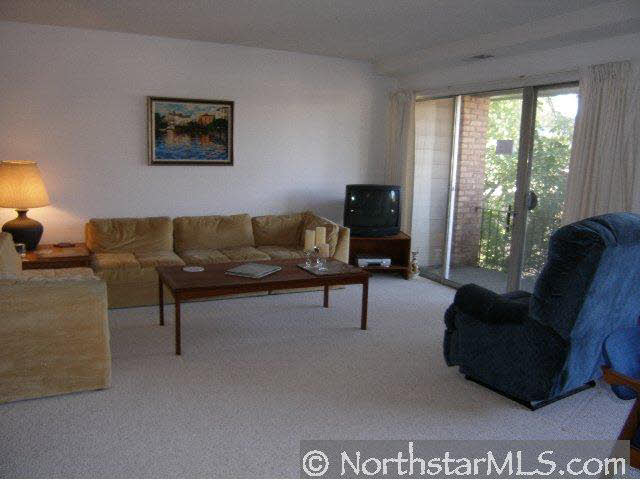 6312 Barrie Road, Unit 2C Edina, MN 55435 - Photo 2 of 10