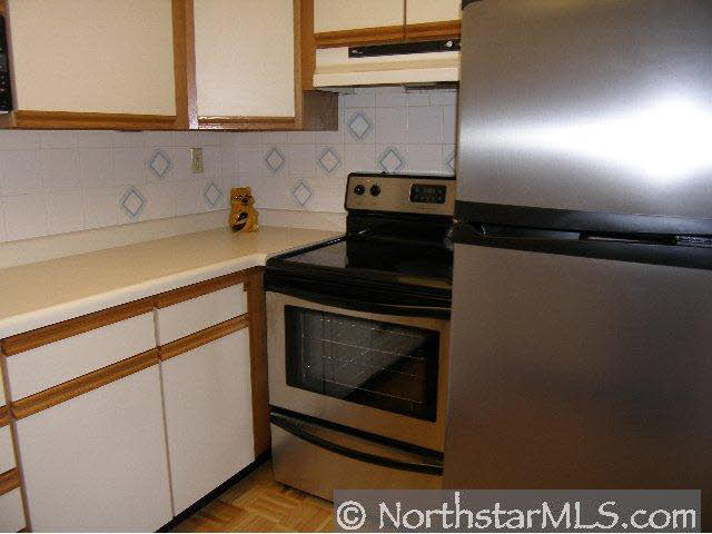 6312 Barrie Road, Unit 2C Edina, MN 55435 - Photo 7 of 10
