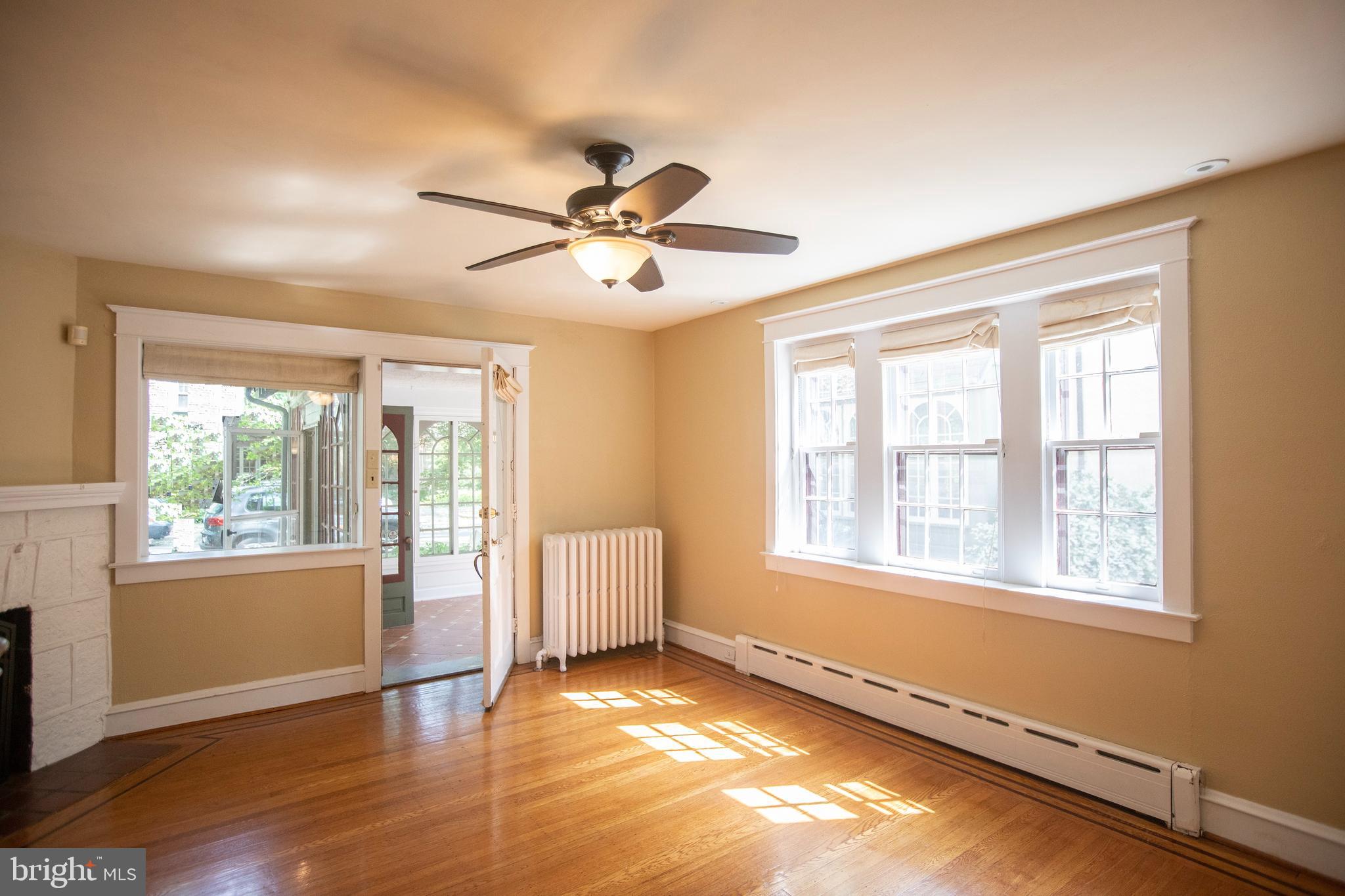 311 Wellesley Road Philadelphia, PA 19119 - Photo 6 of 32 Living room
