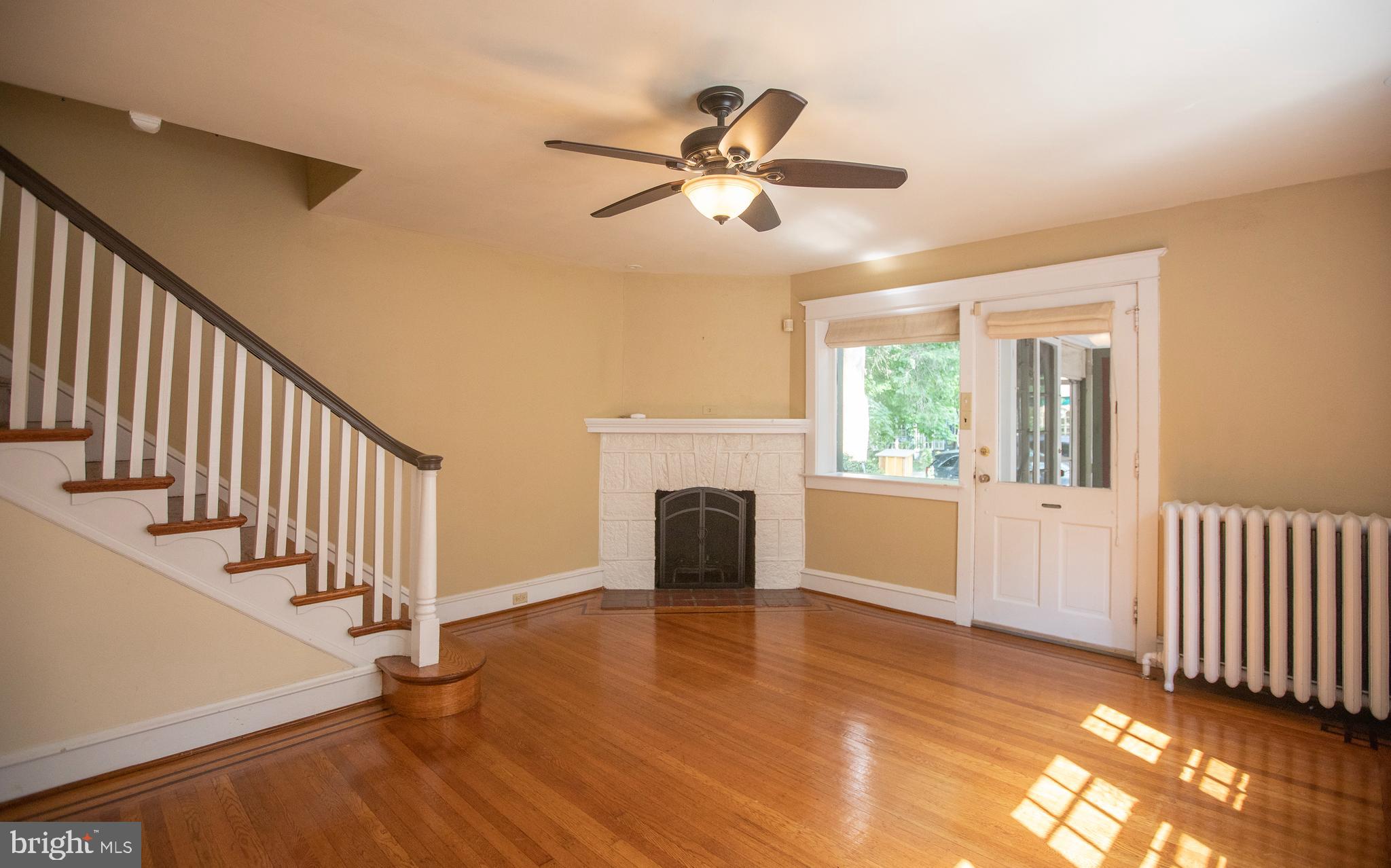311 Wellesley Road Philadelphia, PA 19119 - Photo 7 of 32 Living room