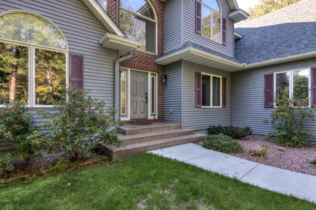 $759,900 | 5720 Wild Rose Lane, Eau Claire, WI 54701