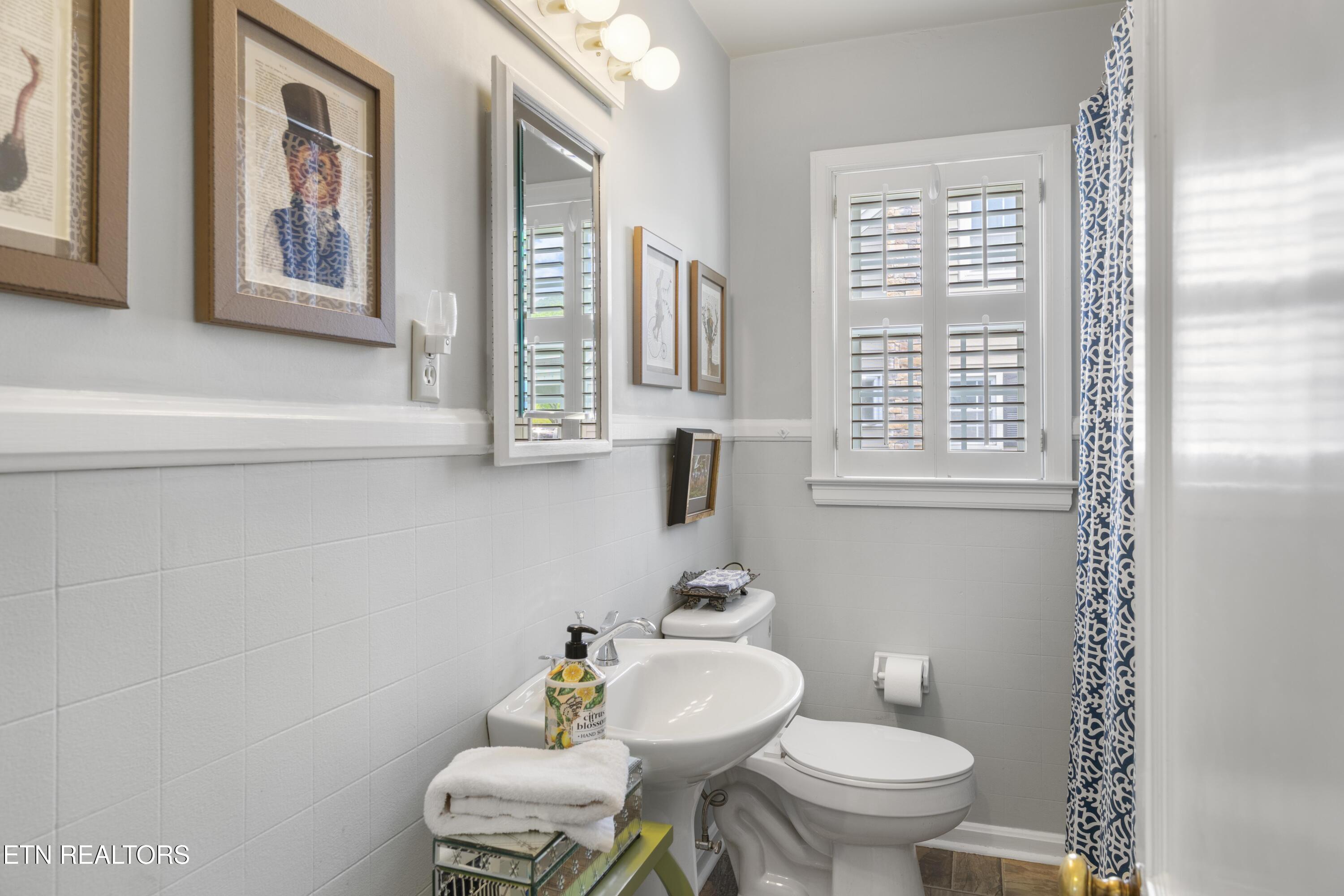 235 Eagle Bluff Road Jacksboro, TN 37757 - Photo 14 of 42 030A8887