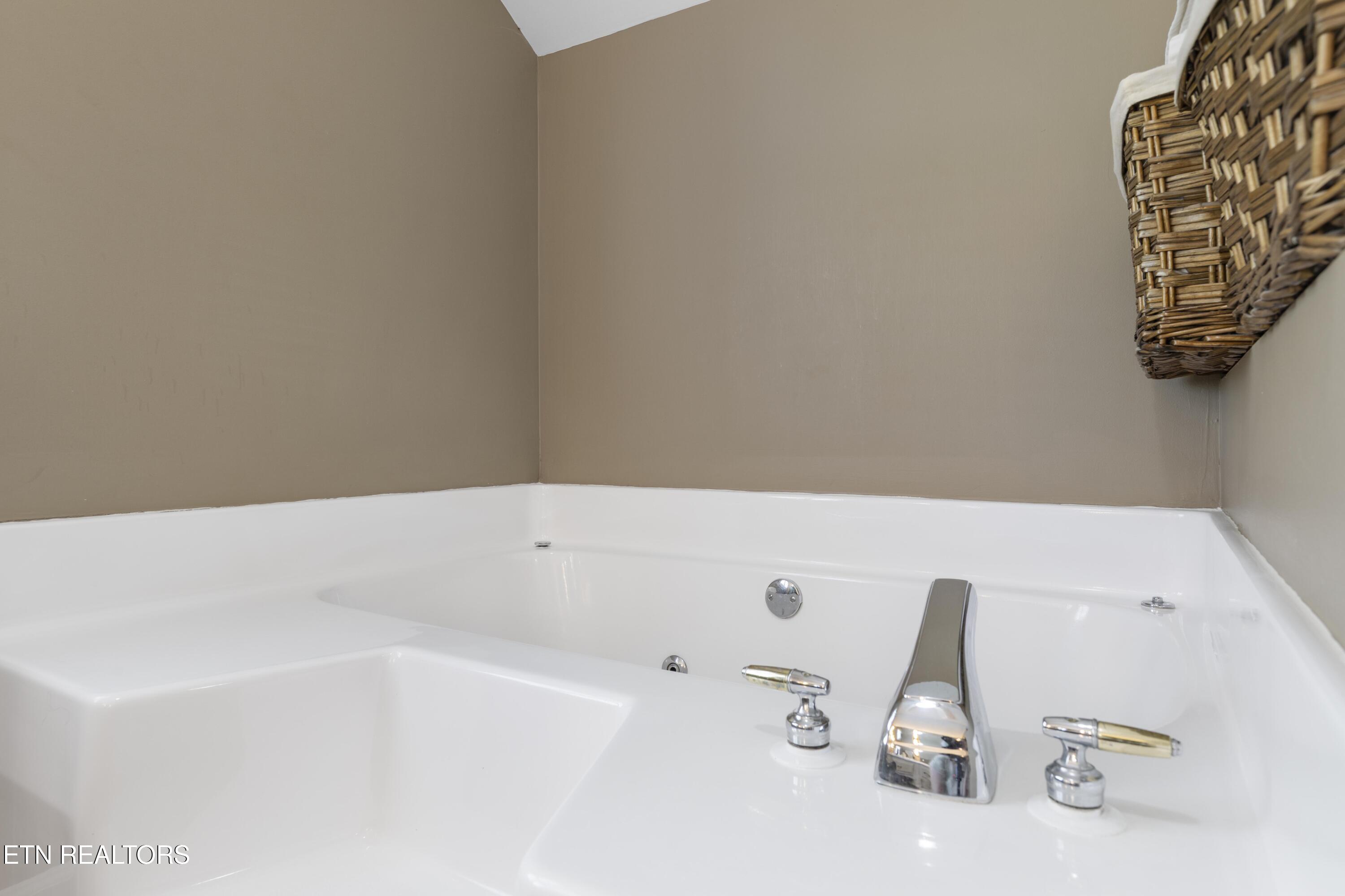 235 Eagle Bluff Road Jacksboro, TN 37757 - Photo 21 of 42 030A8995