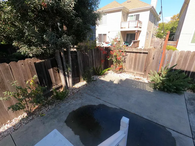 $2,900 | 808 14th Street, Oakland, CA 94607