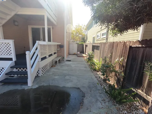 $2,900 | 808 14th Street, Oakland, CA 94607