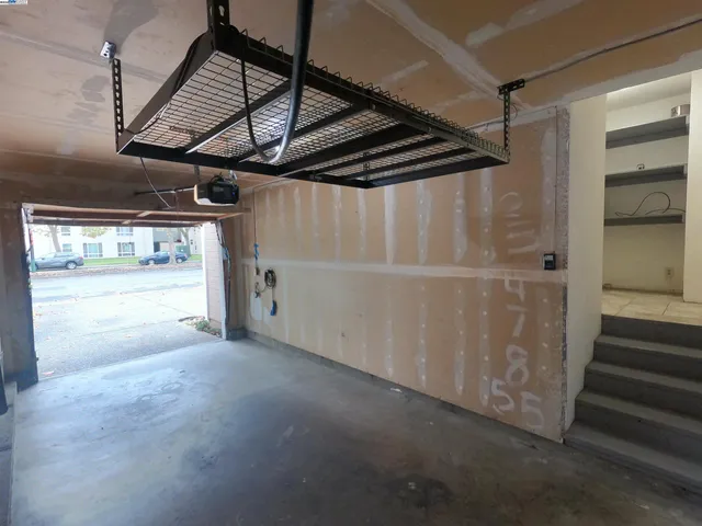 $2,900 | 808 14th Street, Oakland, CA 94607