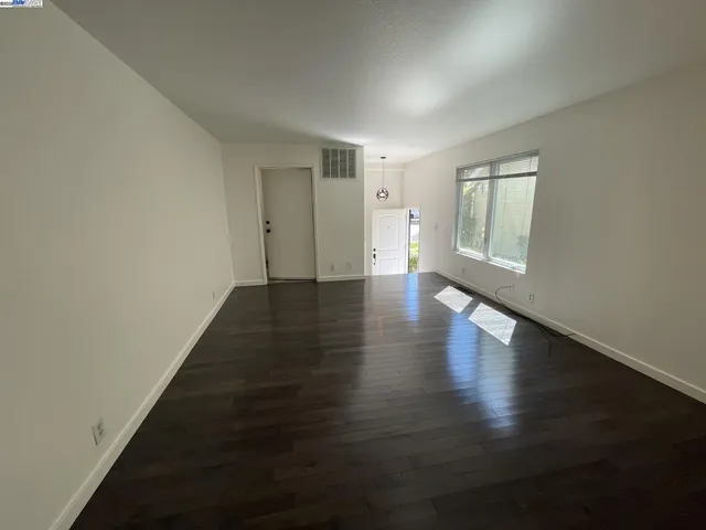 $2,900 | 808 14th Street, Oakland, CA 94607