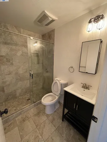 $2,900 | 808 14th Street, Oakland, CA 94607