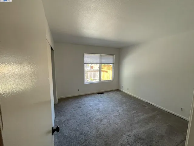 $2,900 | 808 14th Street, Oakland, CA 94607