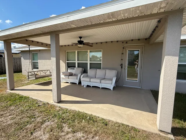 $900 | 2177 Southeast Dolphin Road, Port St. Lucie, FL 34952