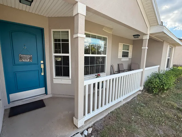 $900 | 2177 Southeast Dolphin Road, Port St. Lucie, FL 34952