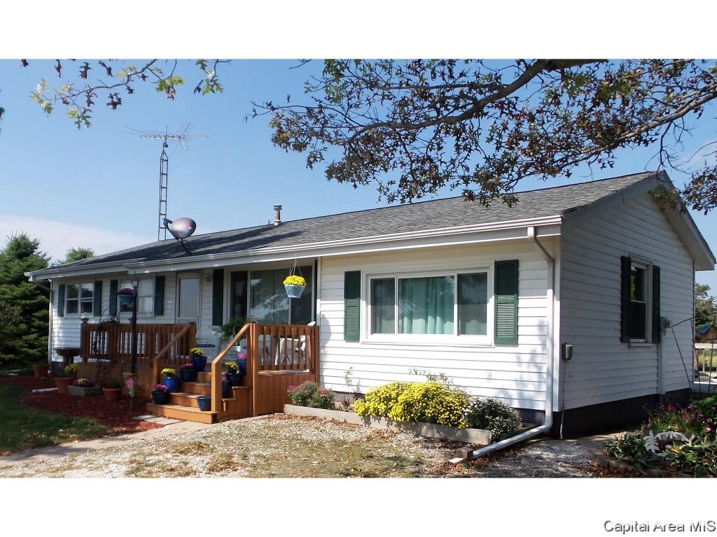 1558 Berwick Road Abingdon, IL 61410 - Photo 2 of 29