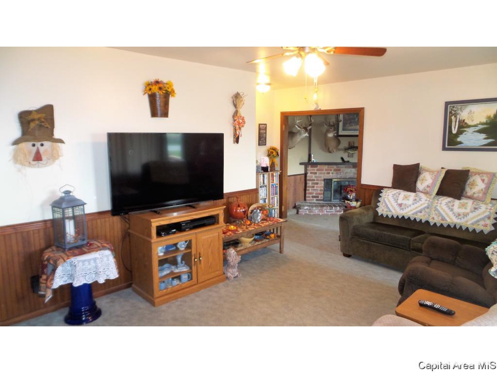 1558 Berwick Road Abingdon, IL 61410 - Photo 5 of 29
