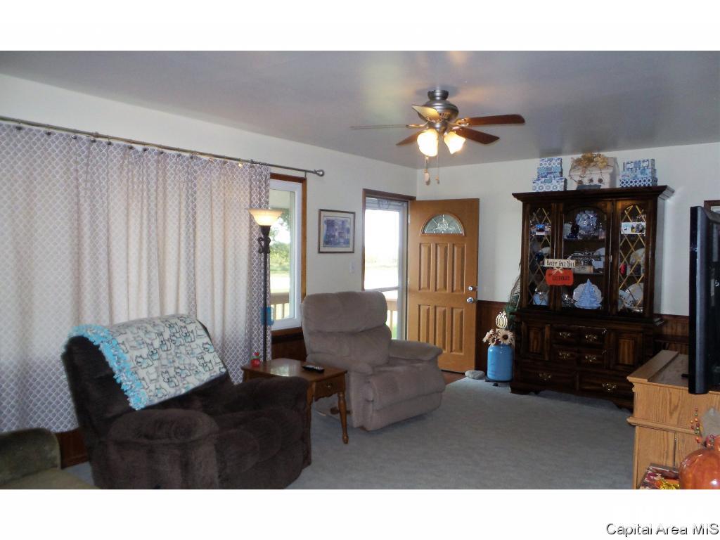 1558 Berwick Road Abingdon, IL 61410 - Photo 7 of 29