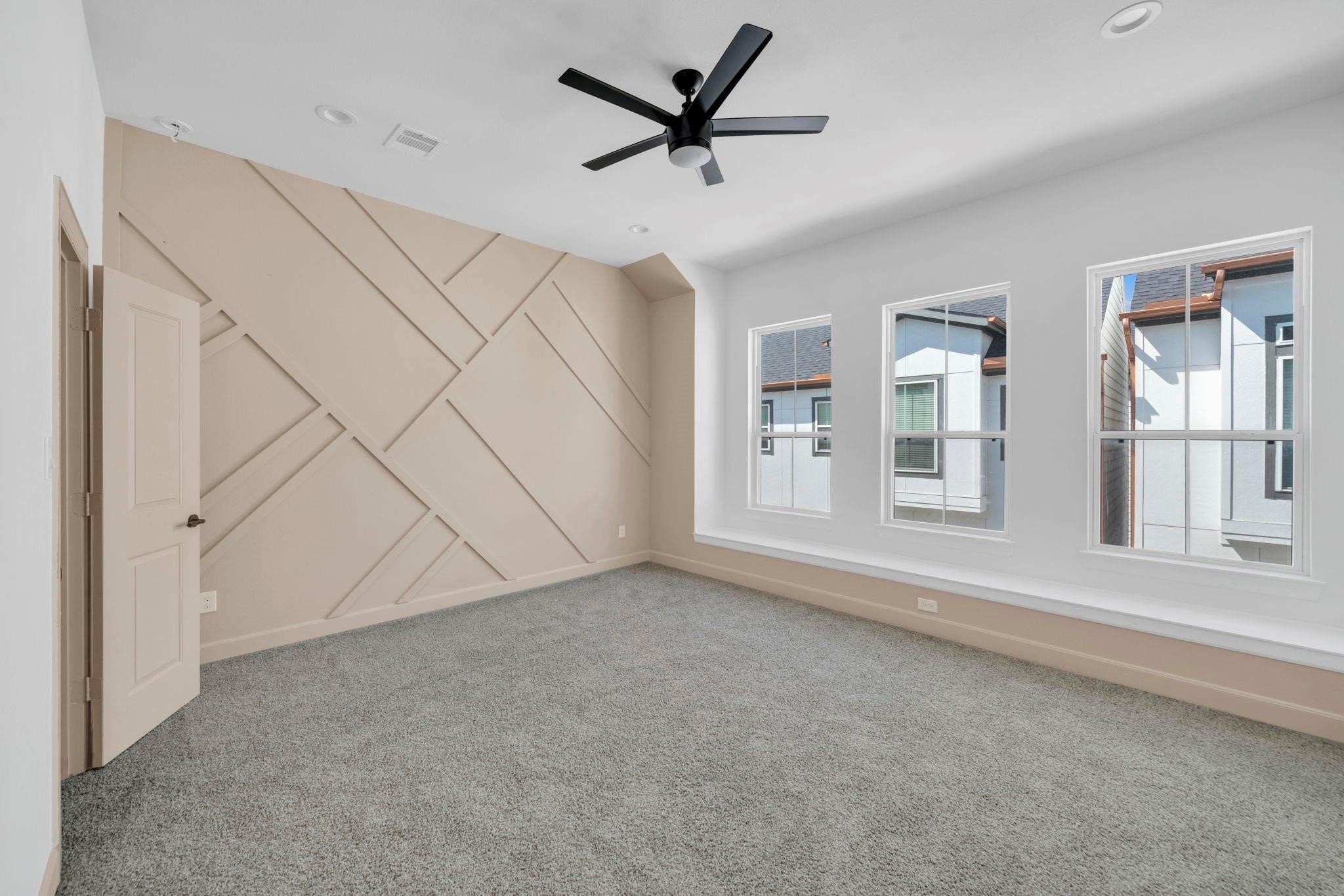 9551 Neuens Road, Unit B Houston, TX 77080 - Photo 13 of 32 a view of an empty room with a window