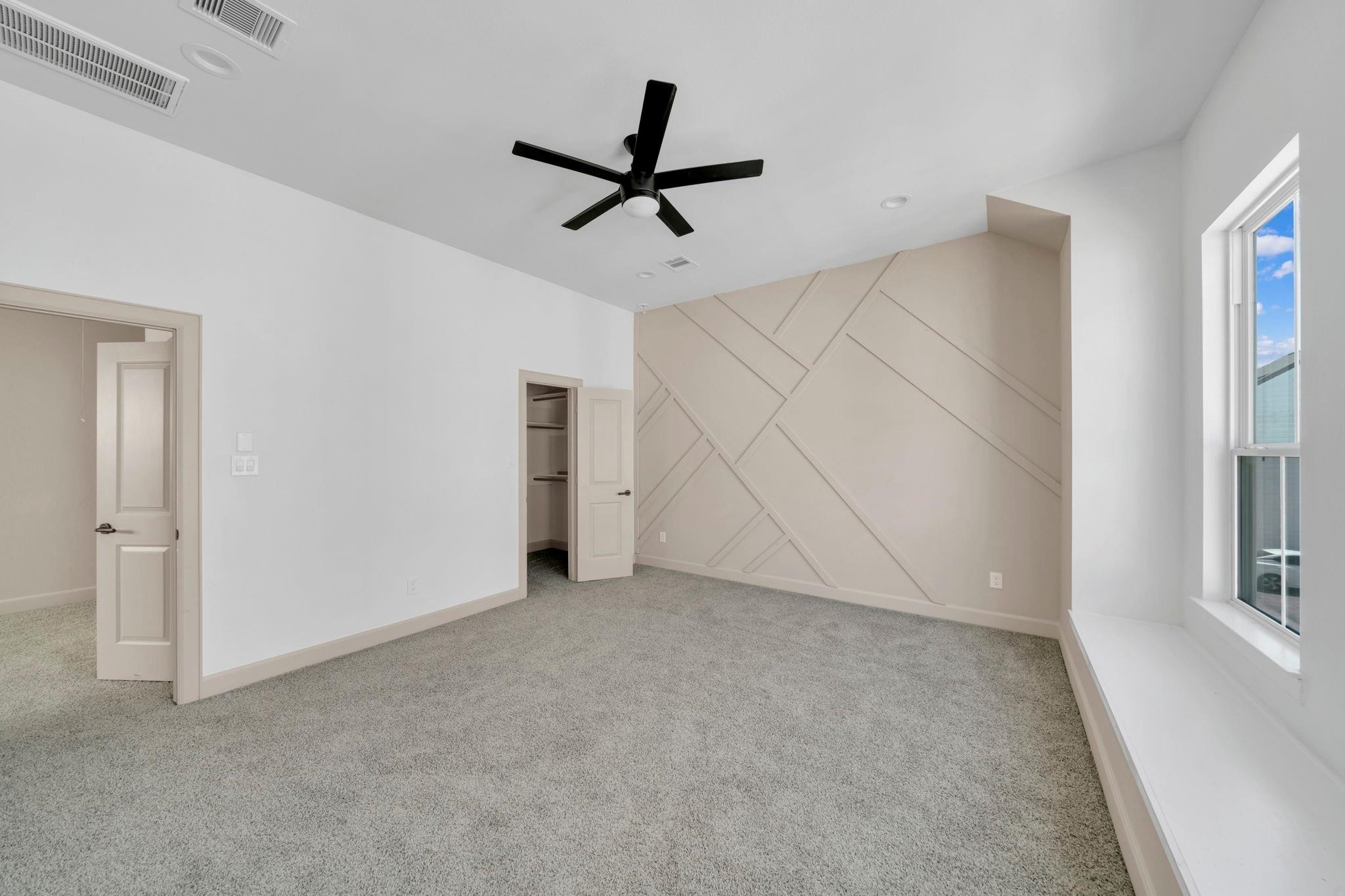 9551 Neuens Road, Unit B Houston, TX 77080 - Photo 15 of 32 an empty room with closet and windows