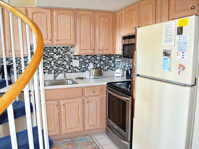 497 Plantation Road, Unit 1367 Gulf Shores, AL 36542 - Photo 5 of 11 Kitchen