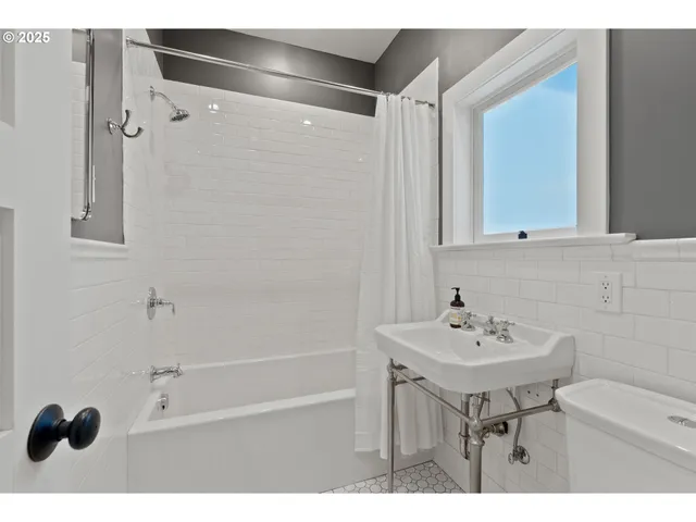 $1,175,000 | 1912 Northeast 11th Avenue, Portland, OR 97212