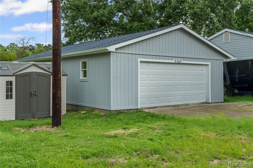 9769 Andersonville Road Clarkston, MI 48346 - Photo 2 of 33 Gallery Image 2