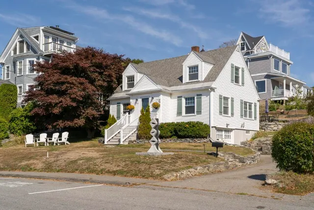 $889,000 | 113 Commercial Street, Boothbay Harbor, ME 04538