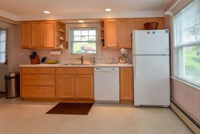 $889,000 | 113 Commercial Street, Boothbay Harbor, ME 04538