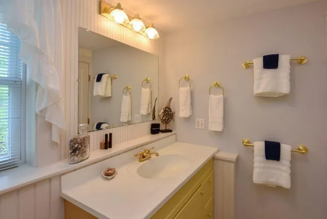 $889,000 | 113 Commercial Street, Boothbay Harbor, ME 04538