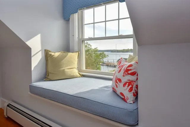 $889,000 | 113 Commercial Street, Boothbay Harbor, ME 04538