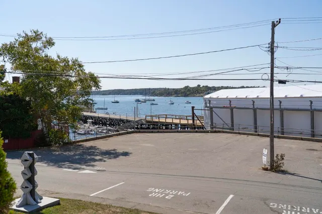 $889,000 | 113 Commercial Street, Boothbay Harbor, ME 04538