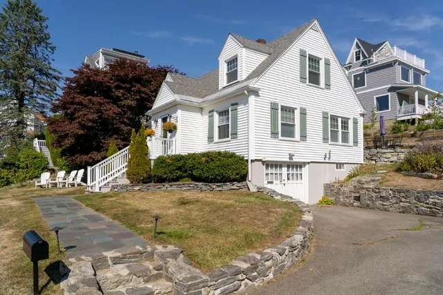 $889,000 | 113 Commercial Street, Boothbay Harbor, ME 04538