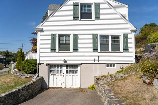 $889,000 | 113 Commercial Street, Boothbay Harbor, ME 04538