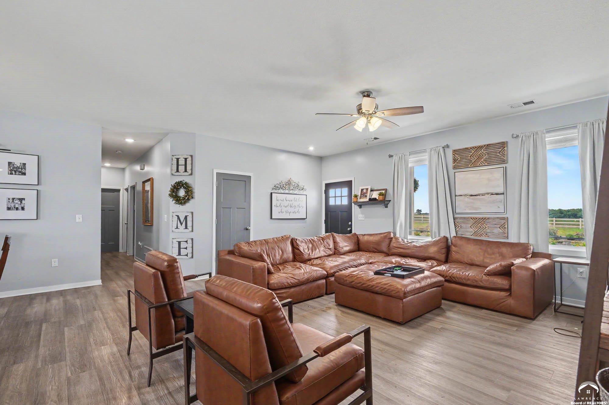 676 East 1375 Road Lawrence, KS 66046 - Photo 9 of 48
