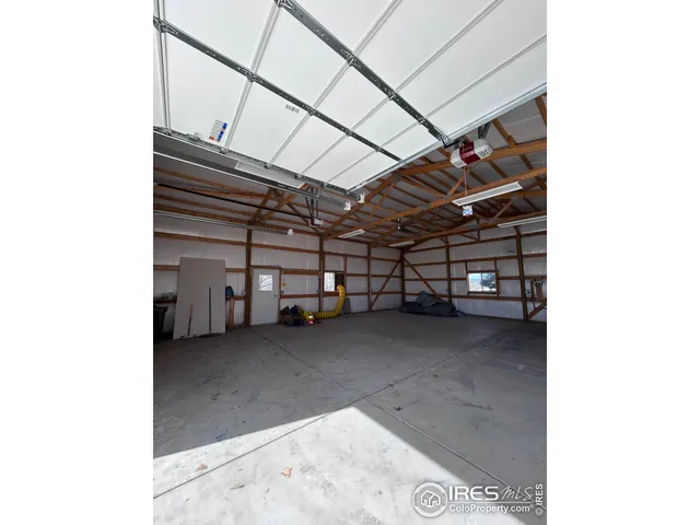 a view of a big room with closet