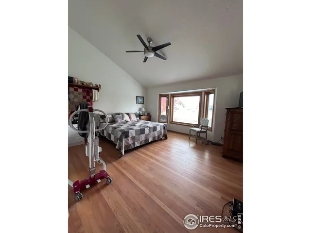 a view of a livingroom with furniture and a ceiling fan