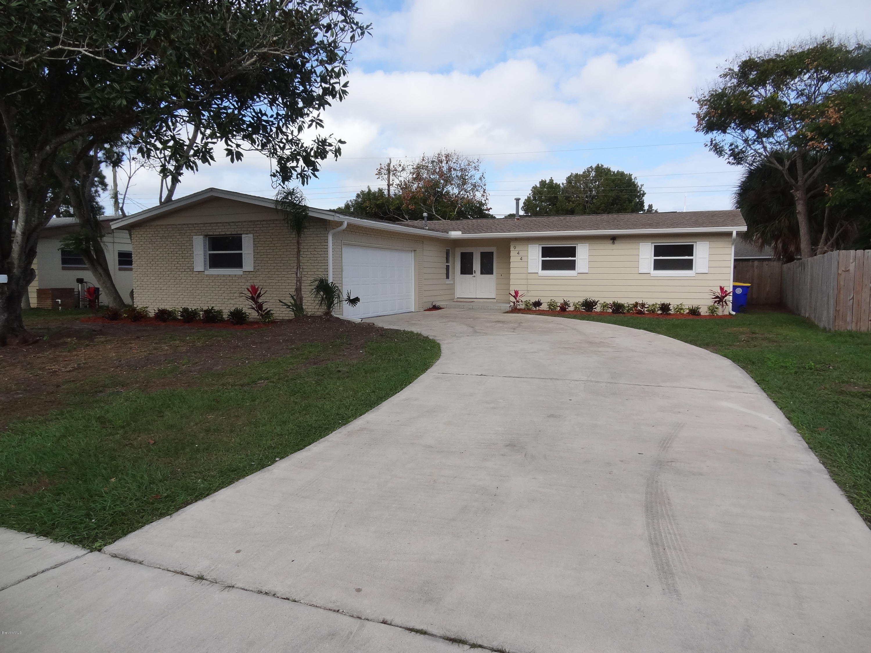944 Kings Post Road Rockledge, FL 32955 - Photo 1 of 26 944 Kings Post Blvd.
