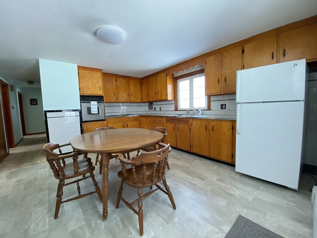 9 Turin Road Worcester, MA 01604 - Photo 4 of 12