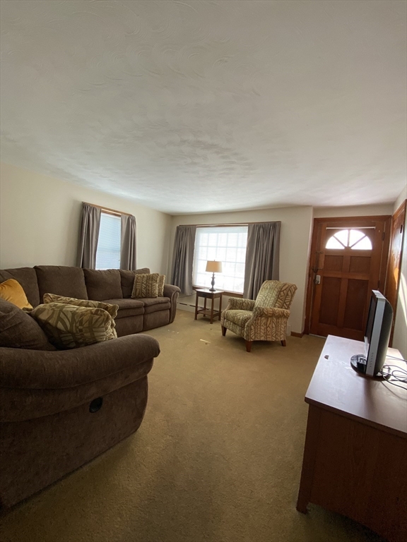 9 Turin Road Worcester, MA 01604 - Photo 5 of 12